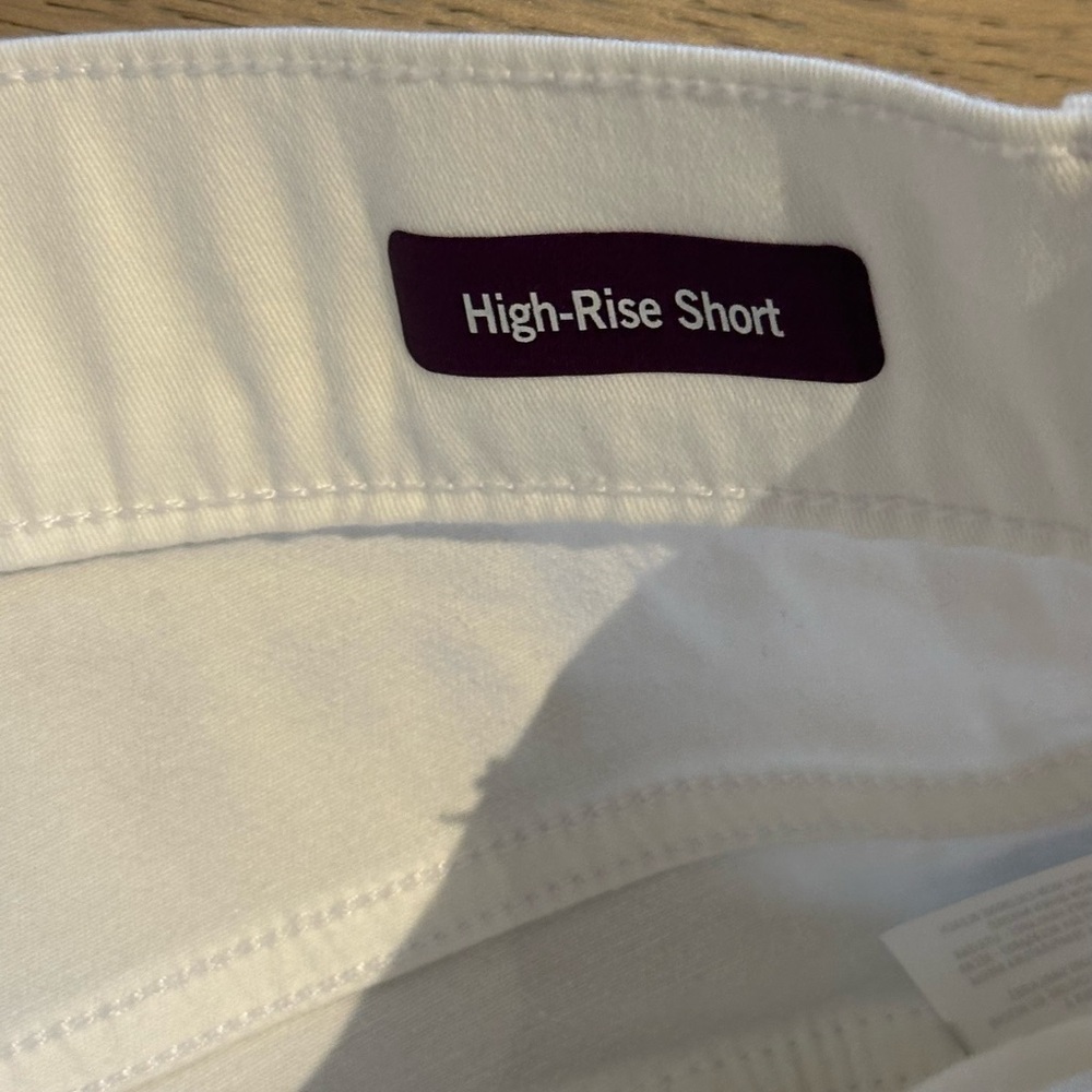 Gloria Vanderbilt Women's White Shorts - Picture 5 of 10
